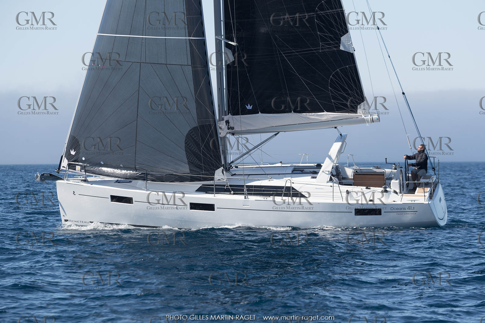 04 07 3017; Les EMbiez (FRA; 83) - Chantier Beneteau; Oceanis 41.1