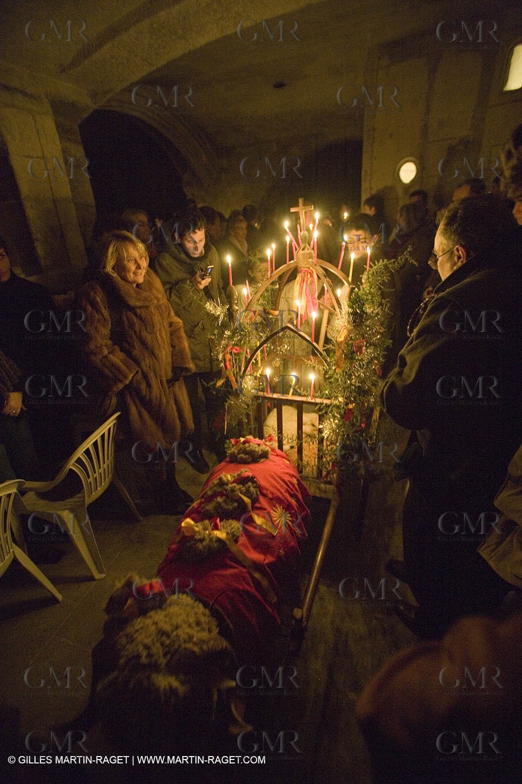 24 12 2006 - Les Baux de Provence - Christmas eve - Midnight mass with vivid crib and traditional procession in Saint Vincent Church.