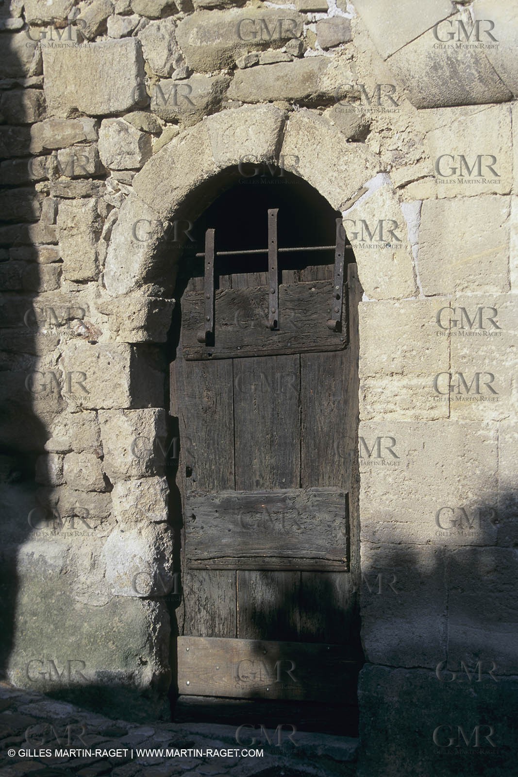 France, Provence, Villages du Luberon, détails, vieilles pierres, portes, toitures