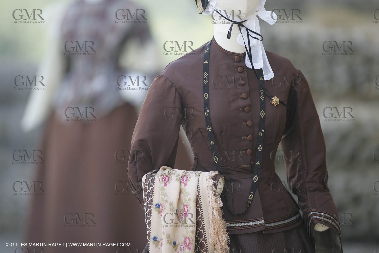 May 2004 - La Tour d'Aigues (FRA, 84) - Old costumes for women of the South exhibition