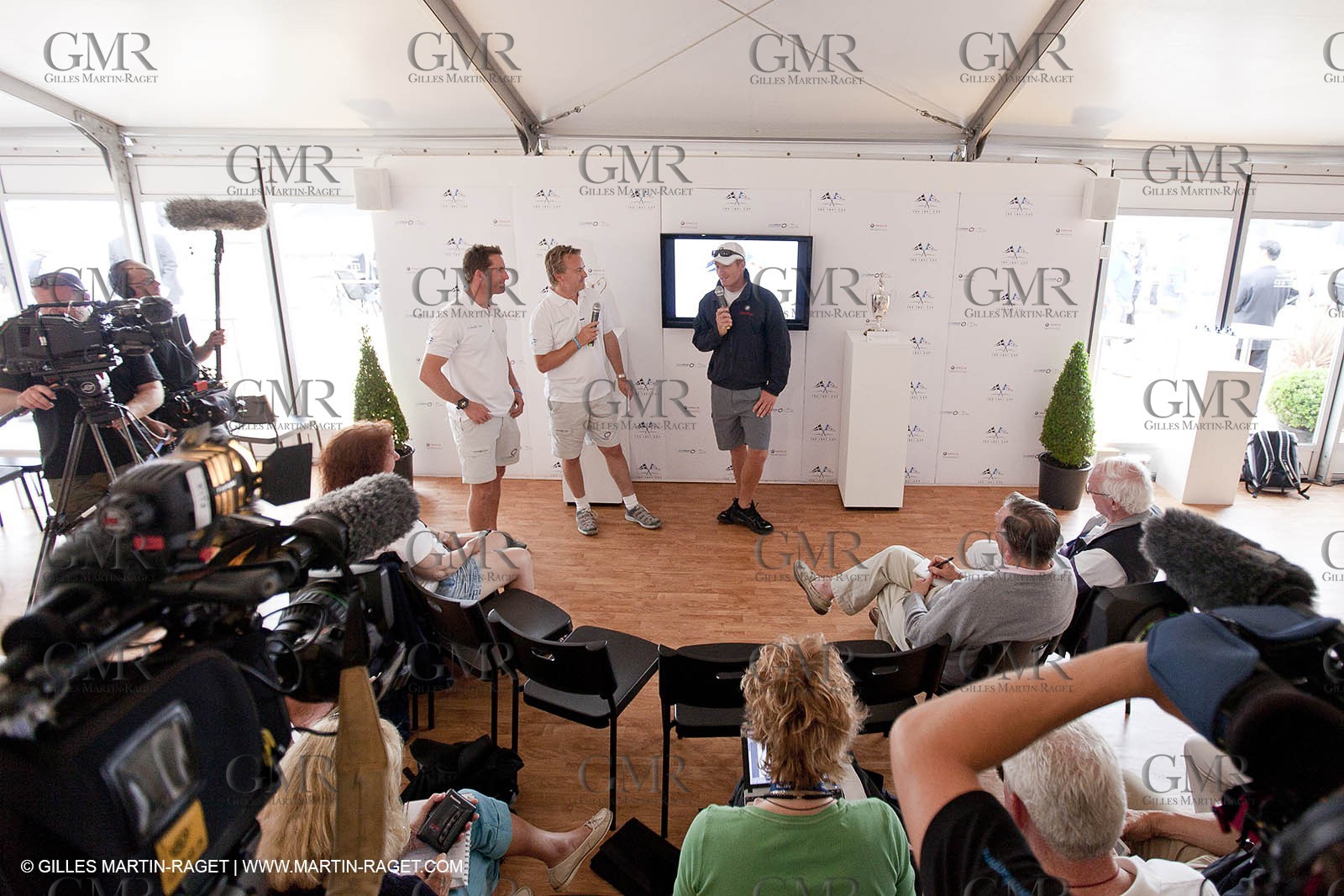 02 08 2010 - Cowes (UK, IOW) - The 1851 Cup -  BMW ORACLE Racing - Training Day.