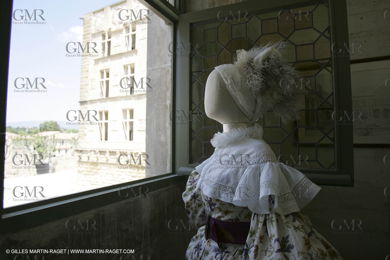 May 2004 - La Tour d'Aigues (FRA, 84) - Old costumes for women of the South exhibition