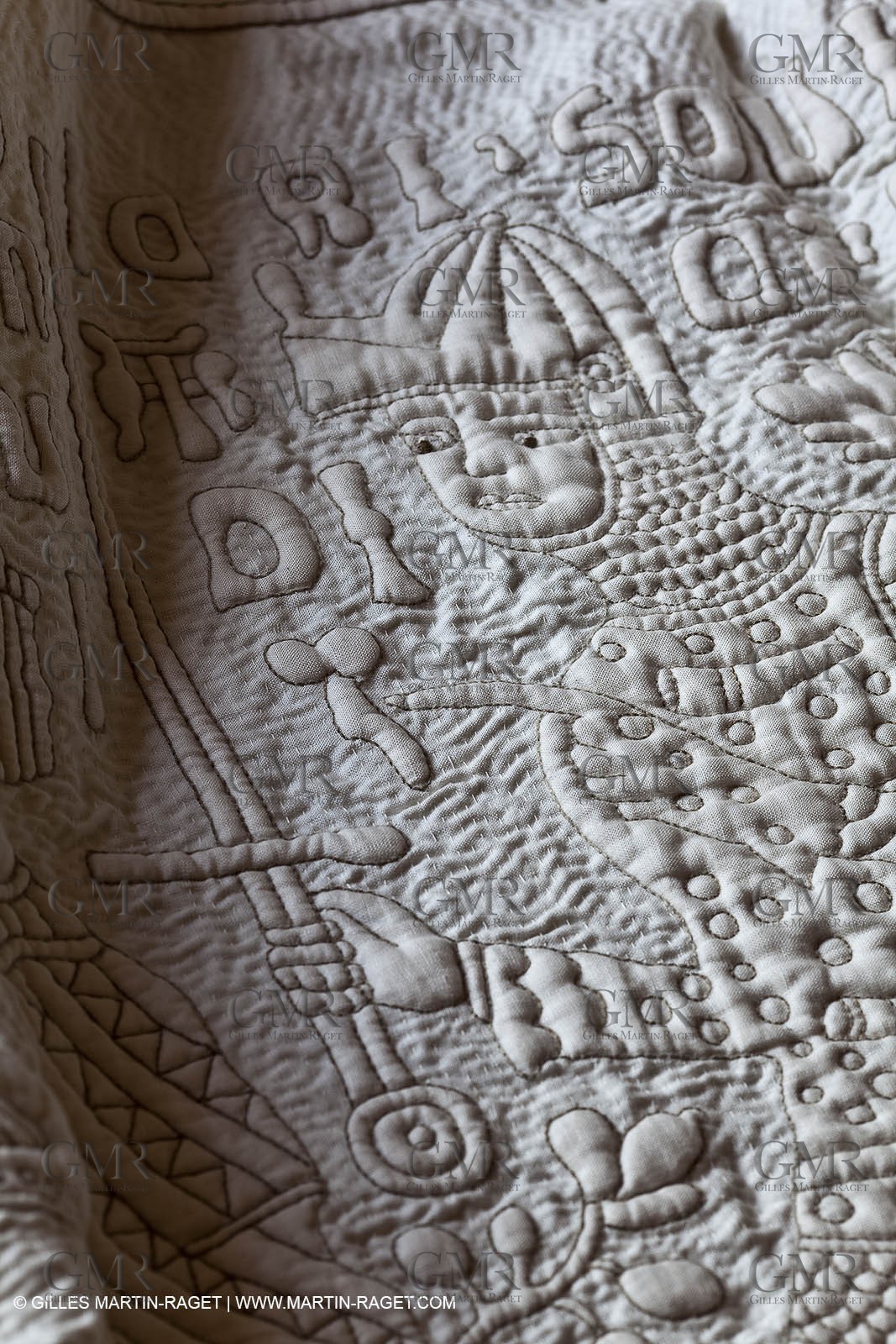 December 2009 - Boutis